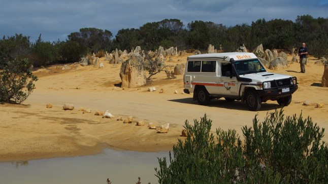 Auf die Entfernung sieht unser Auto richtig cool aus, aber es nervt uns immer wieder. Zum Beispiel beim Kochen, da geht die Gasflamme immer wieder aus. Mühselig haben wir sie immer wieder angezündet und zum Schluss den Anzünder nicht mehr losgelassen. Morgen ist Montag, da werden wir das Problem angehen.